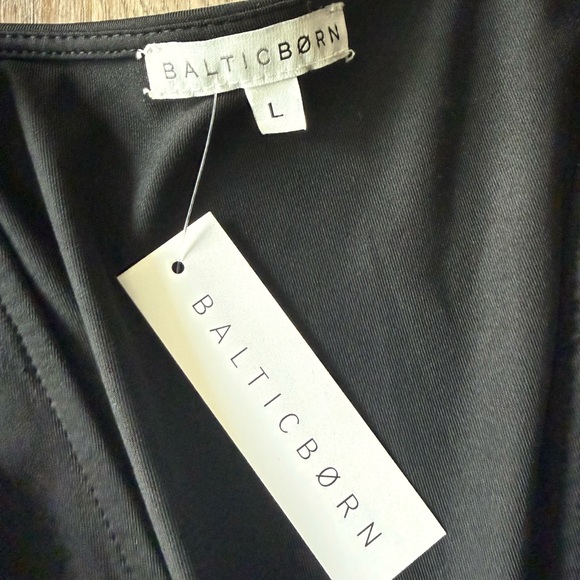 Baltic Born Classic Black Dress (Fitted) - Picture 3 of 4